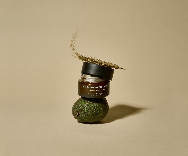 TAGES- UND NACHTCREME